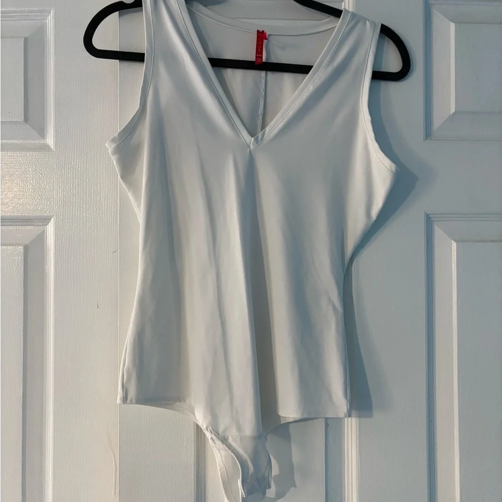 Spanx White Sleeveless V-Neck bodysuit - Picture 2 of 4